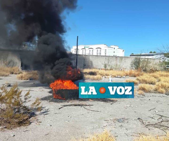 Quemazón en la V. Carranza; Manos vandálicas desatan caos en pleno Centro.