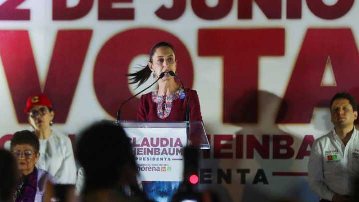 Mexico President presses charges againt harasser