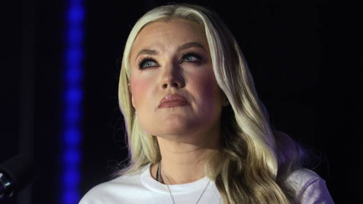 Side-By-Side Erika Kirk Pics Highlight Mar-A-Lago Face Transformation