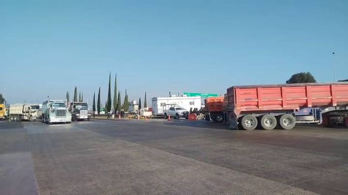 Bloquean caseta de Palmillas por ocho horas