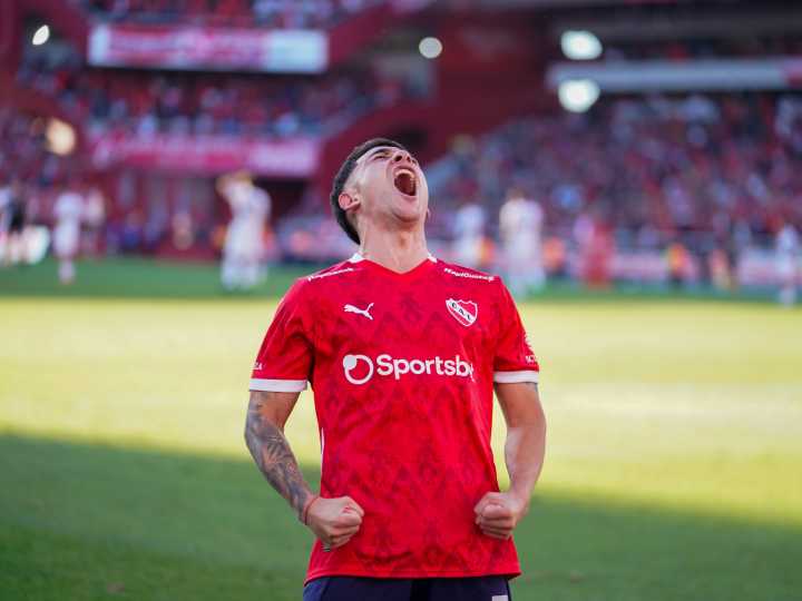 Tres argentinos nominados al mejor gol del año por la FIFA: Santiago Montiel y De la Vega van por el Premio Puskás y Kishi Núñez por el Premio Marta