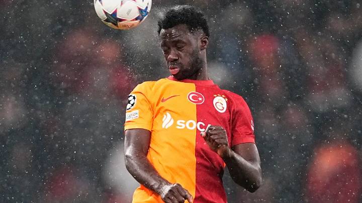 Dávinson Sánchez y un insólito fallo en Champions League: erró un gol debajo del arco