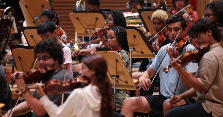 Following pushback, the L.A. Phil temporarily reinstates East L.A. Youth Orchestra