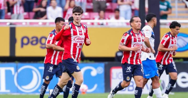 Chivas derrota al Monterrey y la Hormiga González acaricia el campeonato de goleo