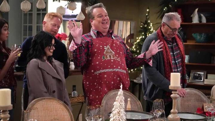 All 6 'Modern Family' Christmas Episodes, In Order