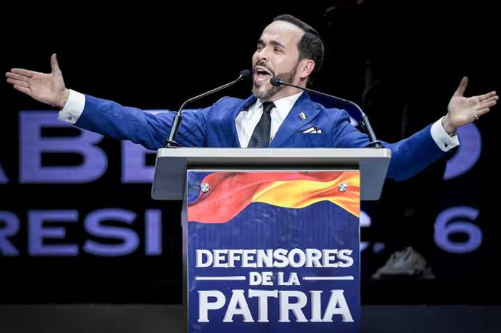 Abelardo de la Espriella demanda a Gustavo Petro por “traición a la patria”