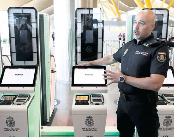 El aeropuerto de Tenerife Sur estrena el sistema europeo de control de pasaportes