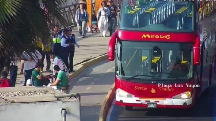 Hincha perdió la vida tras caer de un autobús previo a la final de la Copa Libertadores