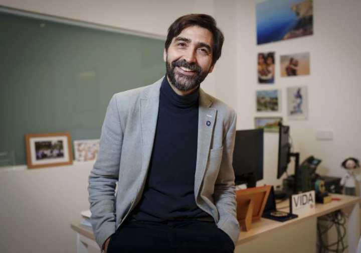 El pediatra que quiere curar a todos los niños con leucemia, y lo está consiguiendo