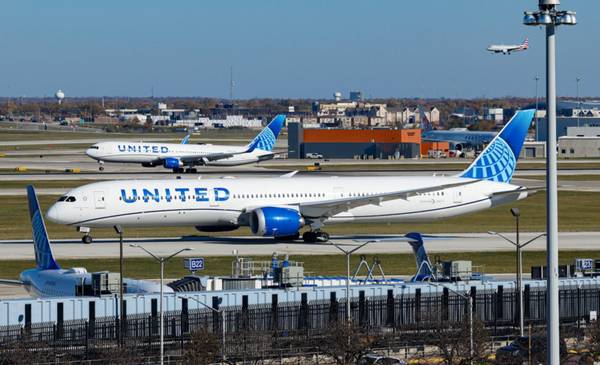 Miles de cancelaciones de vuelos y demoras en EEUU por conflicto con los controladores