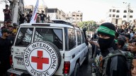 Hamás entrega a la Cruz Roja los cuerpos de tres supuestos rehenes israelíes