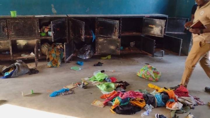 Hombres armados secuestran a más de 200 estudiantes y 12 profesores en escuela católica nigeriana