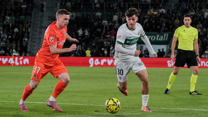 El Arsenal estrecha su seguimiento hacia el futbolista del Elche que quiere fichar el Real Madrid