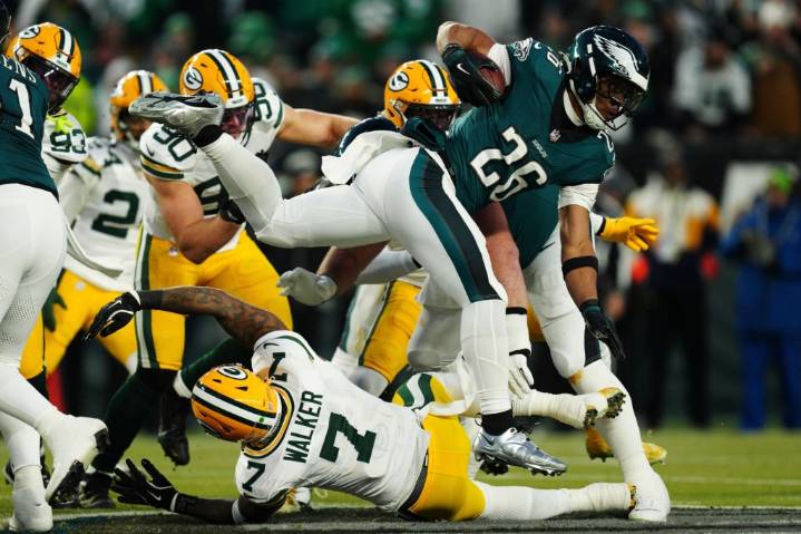 No nostalgia, just business for Eagles against Packers at Lambeau Field