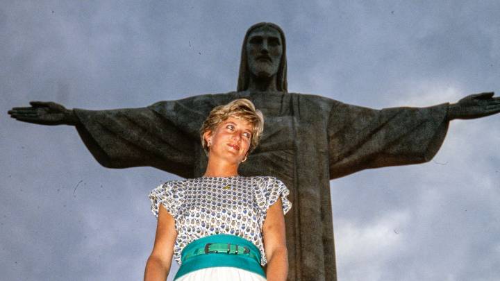 Prince William Reproduces a Favorite Photo of Lady Diana in Brazil