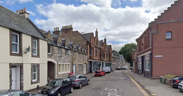 East Lothian pub fight saw 17-year-old 'hurl pint glass' and punter 'hit with cue'