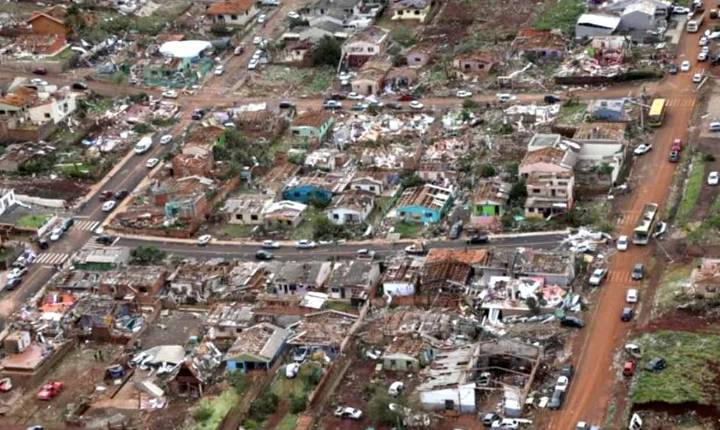 Inusual tornado arrasa el sur de Brasil y deja seis muertos