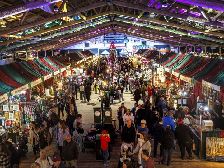 Christmas markets signal beginning of holiday season in Calgary