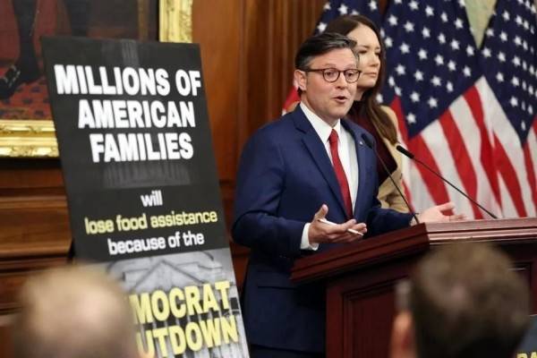 Aumenta tensión por cierre en EU