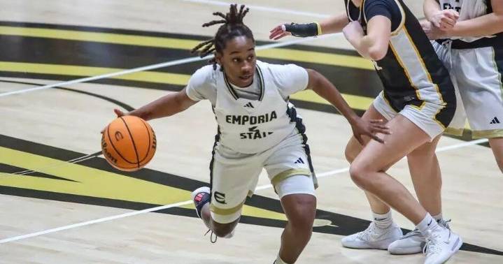 Lady Hornets Overcome First-Half Deficit with 32-Point Third Quarter against Quincy