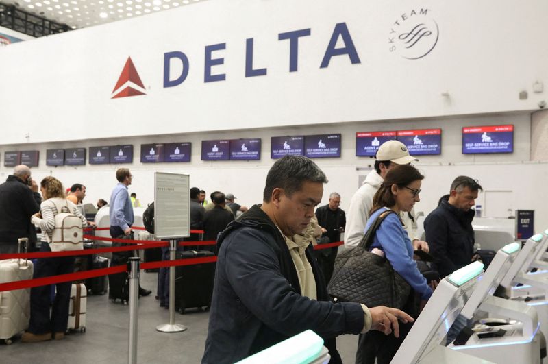 US court temporarily blocks USDOT order to unwind Delta, Aeromexico joint venture