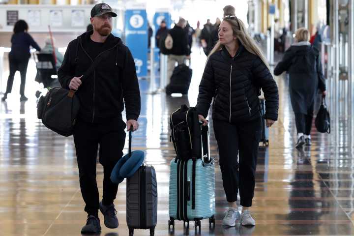 More than 850 flights canceled in US early Wednesday, tracker says