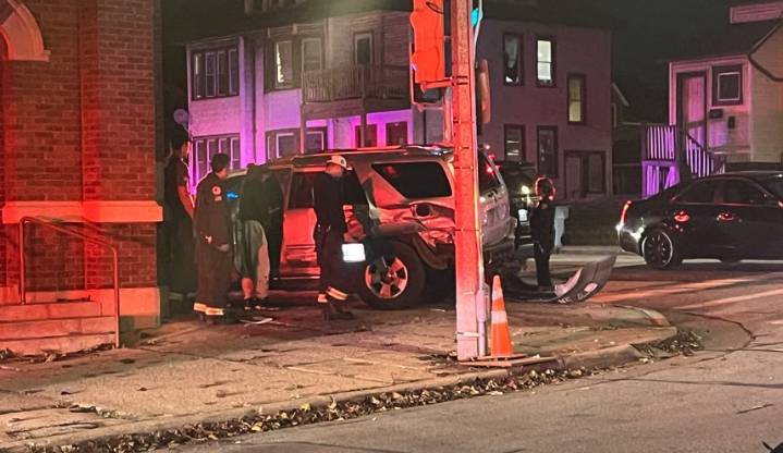 Driver arrested after crashing into West Allis squad, second vehicle while fleeing police