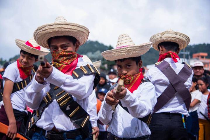 Prohíben corridos tumbados y reguetón en desfile por la Revolución Mexicana