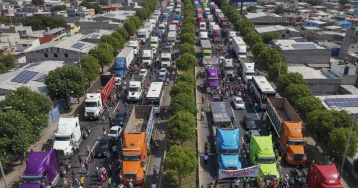 Morena se niega a escuchar a transportistas mientras México acumula bloqueos carreteros