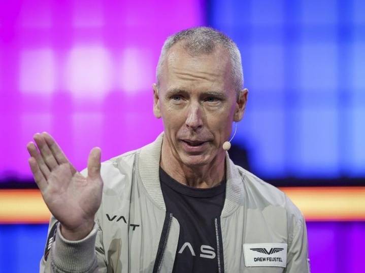 Race for 1st private space station heats up as NASA set to retire ISS