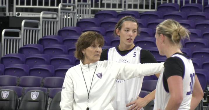 St. Thomas women's basketball coach celebrates feat that no other Tommie has accomplished