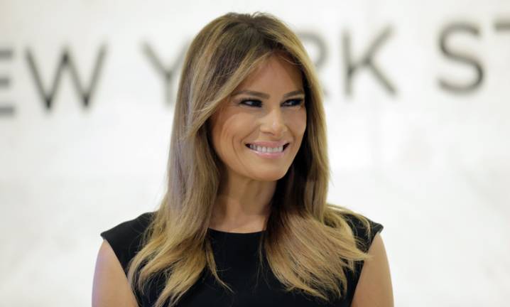 Melania Trump welcomes Christmas tree to the White House