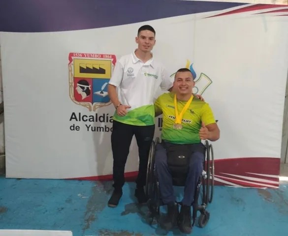 Diego Castaño brilla con doble oro en la V Válida Nacional de Parabádminton