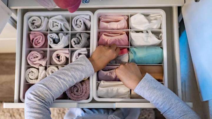 Se acabó el caos en el armario: 10 organizadores para mantener el orden y tener la ropa bien doblada