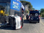 Se registra la volcadura de una camioneta en Libramiento