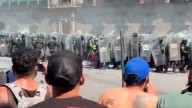 (+Video) Manifestantes intentan entrar al Palacio Nacional de México y policías responden