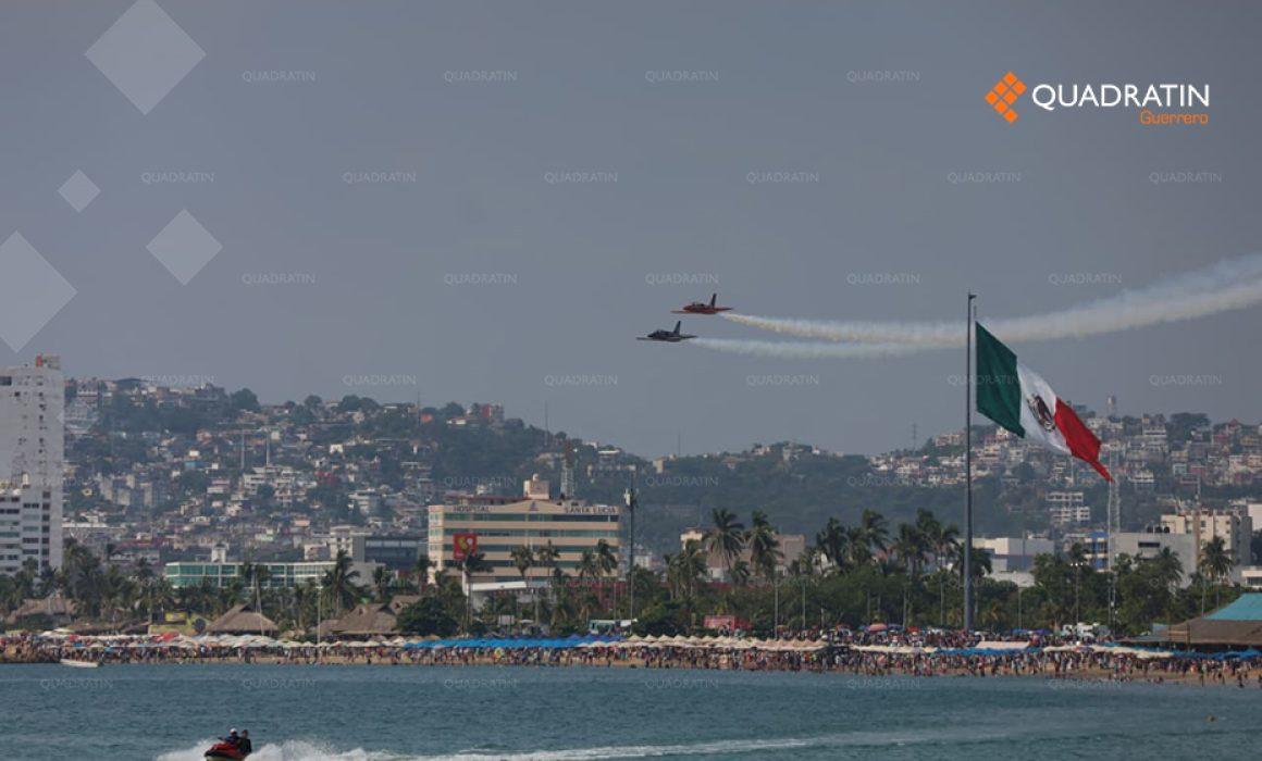 ¡Impresionante! Engalanan aviones del Airshow la bahía de Acapulco