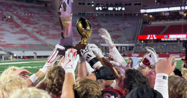 Arrowhead defeats Bay Port 18-15 to capture Division 1 state championship