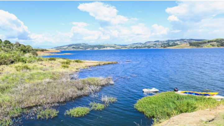 Un muerto y un desaparecido por volcamiento de una embarcación en el lago Calima, Valle del Cauca