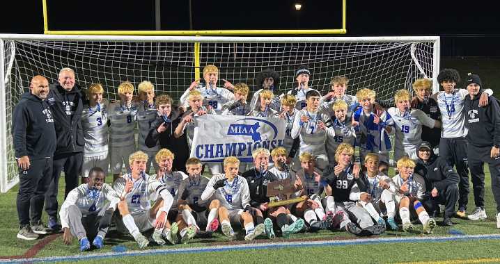 West Springfield boys soccer shuts out Duxbury, clinches D
