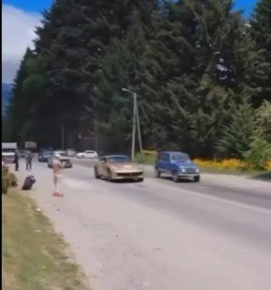 Un neuquino superó a una Ferrari con su Renault 4 y el video se volvió furor