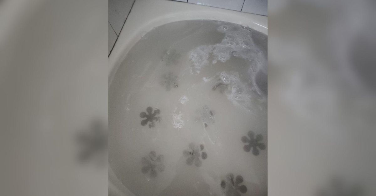 Veciños de Manzaneda critican o estado da auga nas casas