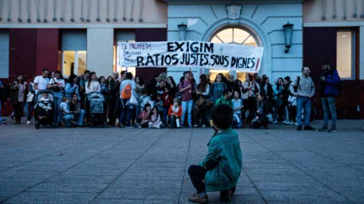 Los profesores de Santa Coloma de Gramenet se manifiestan para pedir más recursos: "No damos abasto"