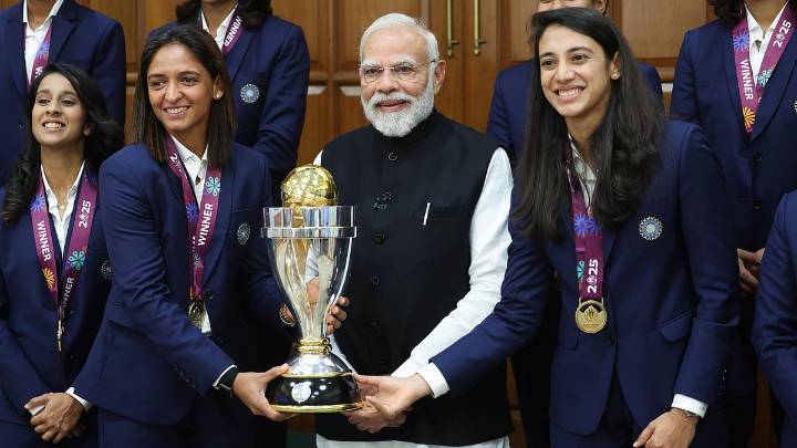 Prime Minister Narendra Modi Meets Indian Women's Cricket Team After The Women In Blue Secure Historic Maiden ICC Women's World Cup Title; Video