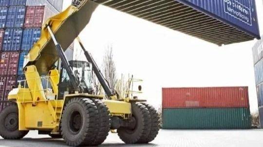 El superávit comercial cedió a US$800 millones en octubre y tocó el menor nivel en cinco meses