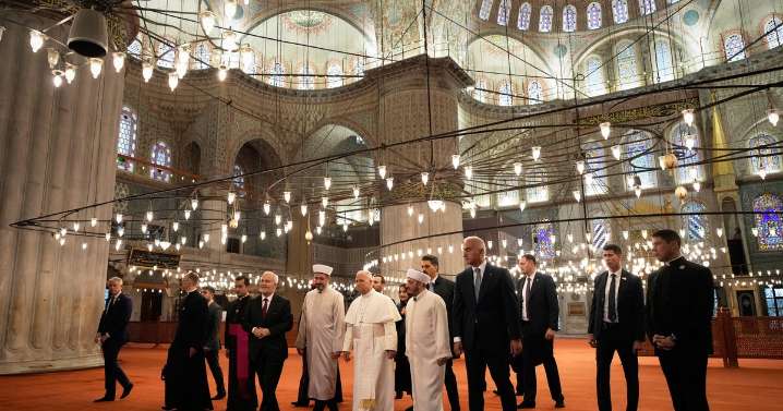 Pope visits Istanbul's Blue Mosque for meeting with Turkish religious leaders
