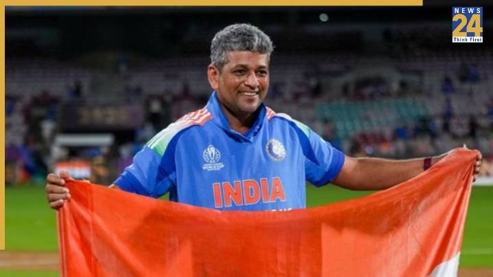 ‘It was ‘khadoos attitude’…Sunil Gavaskar lavishes praise on Amol Muzumdar’s coaching style