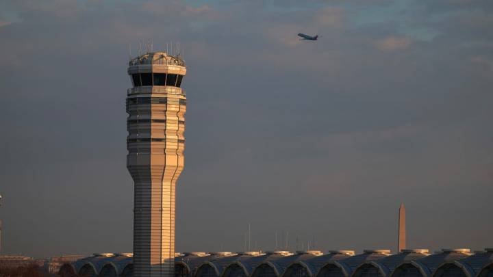 FAA reducing air traffic by 10% amid ongoing government shutdown