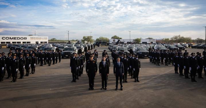 Toma Samuel García protesta a 200 policías de Fuerza Civil y presenta nueva división de caminos