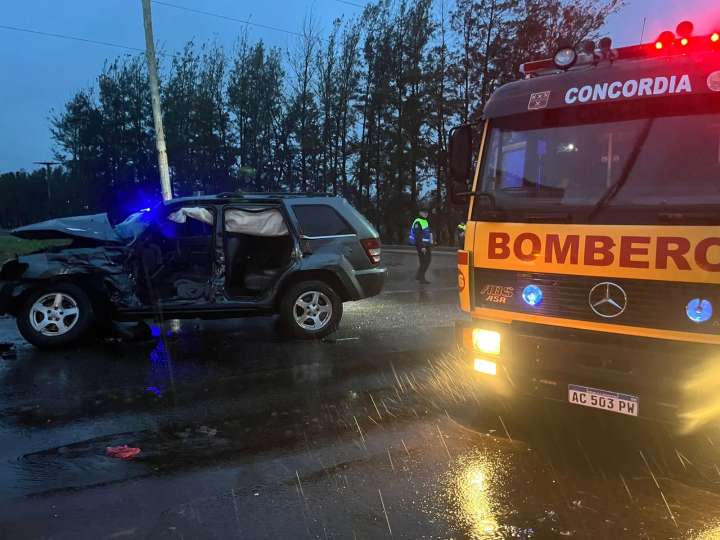 Falleció el conductor de la Jeep que chocó con un camión en el ingreso a la Autovía.